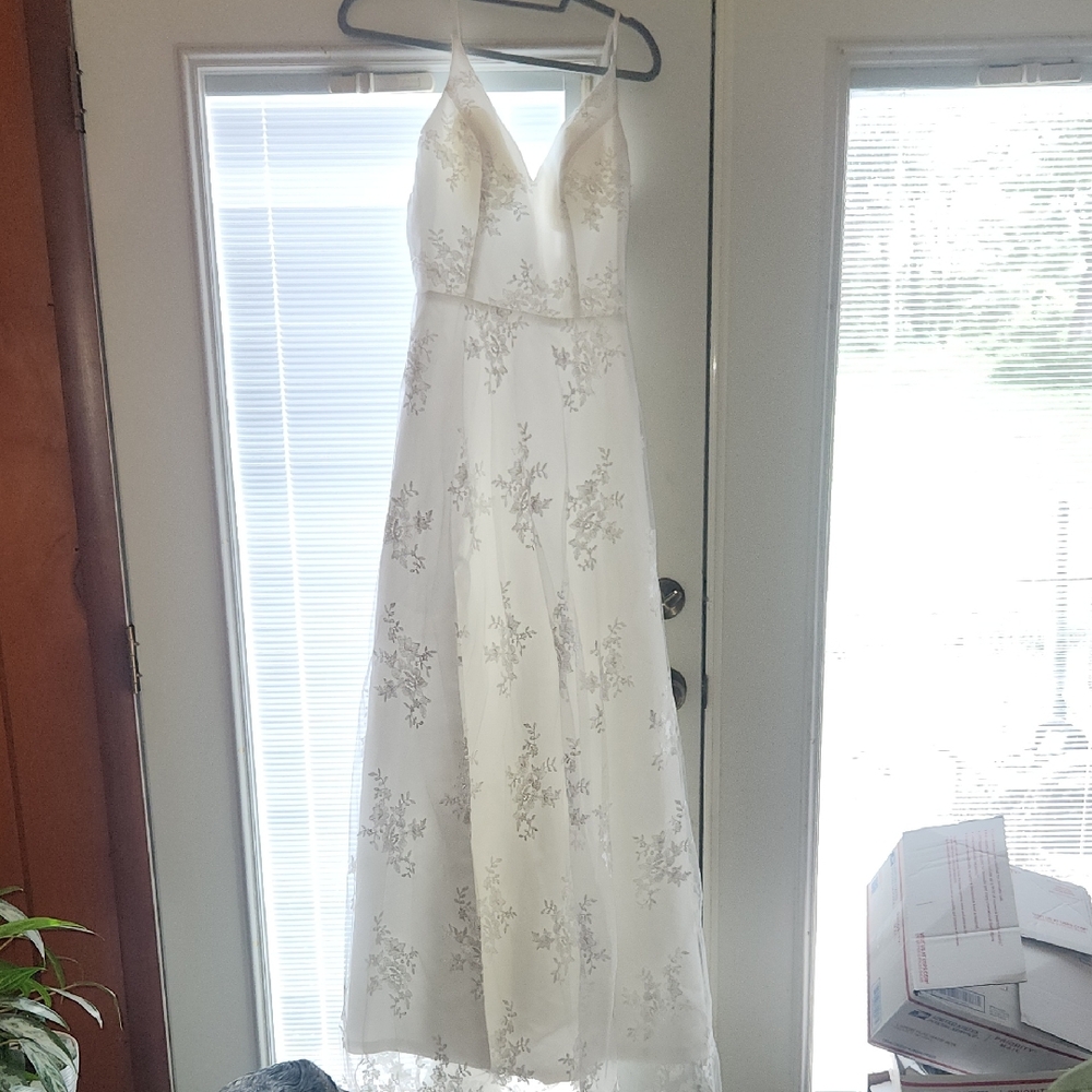 Chic Ivory Floral Wedding Gown